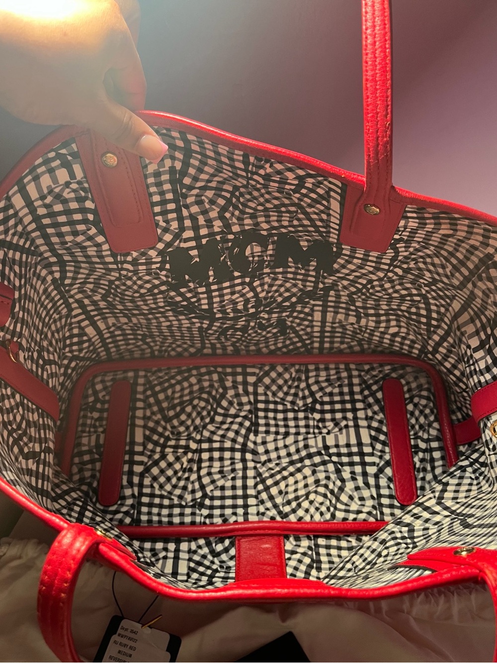 Red MCM Ruby Medium Reversible - Picture 6 of 8